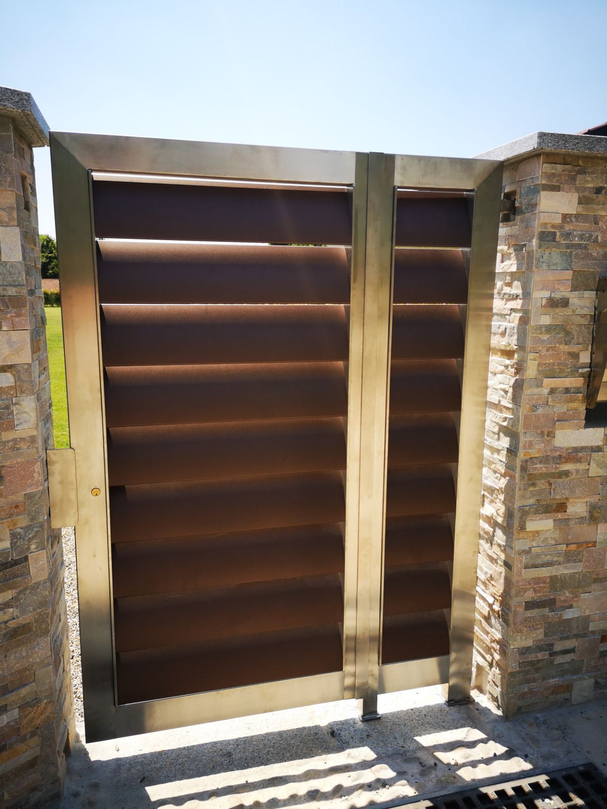 Cancello a doghe in corten con telaio inox